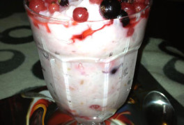 Summer berry rice pudding